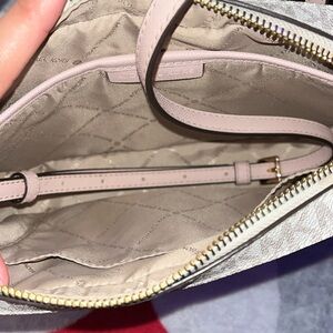 selling this MK purse i bought. i bought it for $100, selling for $75! BRAND NEW